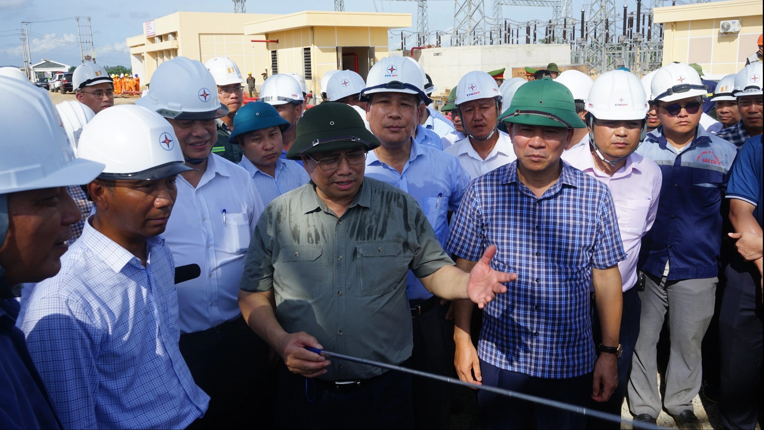 Thủ tướng tuyên dương công nhân và thanh niên tham gia xây dựng đường dây 500 kV- Ảnh 4.