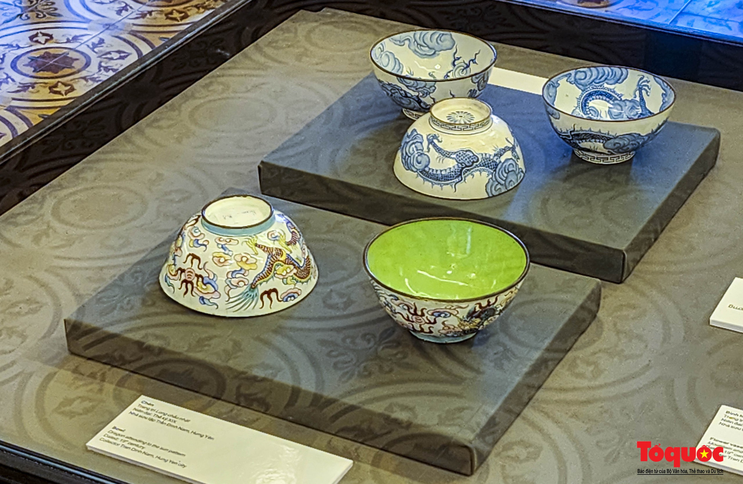 Du khách thích thú khám phá hàng loạt cổ vật hội tụ tại điện Kiến Trung - Ảnh 13.