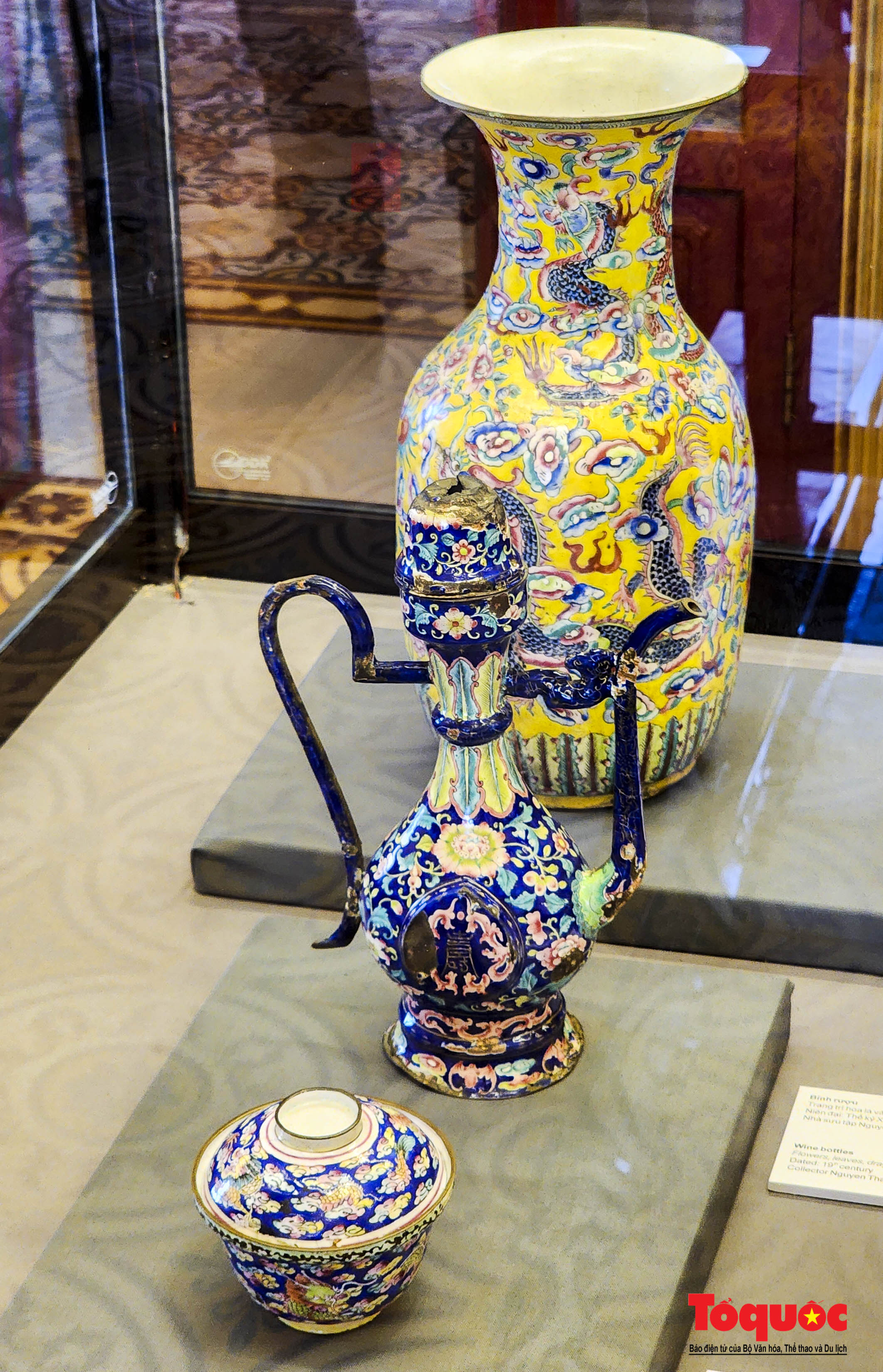Du khách thích thú khám phá hàng loạt cổ vật hội tụ tại điện Kiến Trung - Ảnh 14.
