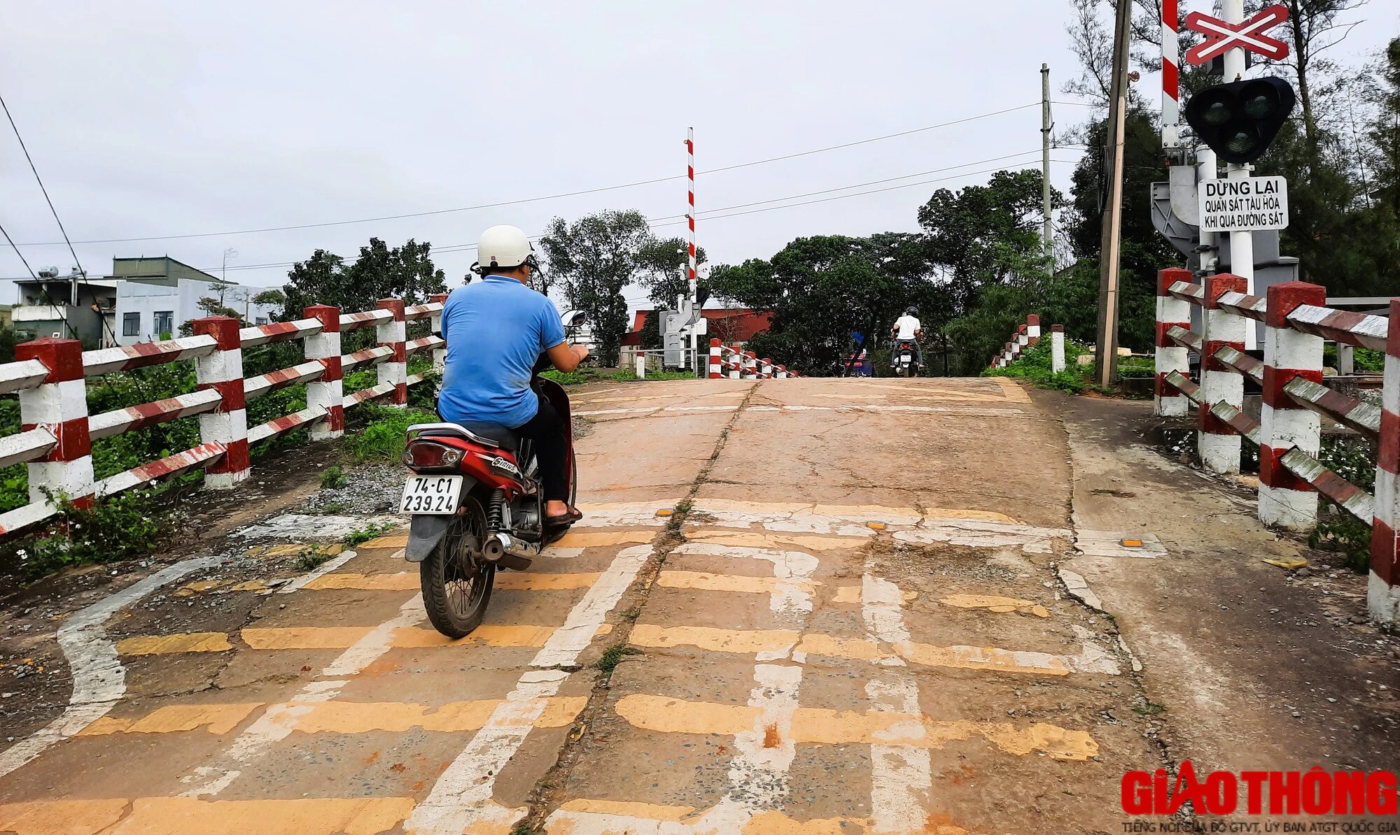 Bàn giao mặt bằng sạch hạng mục cầu chui đường sắt ở Quảng Trị trước ngày 15/9 - Ảnh 6.