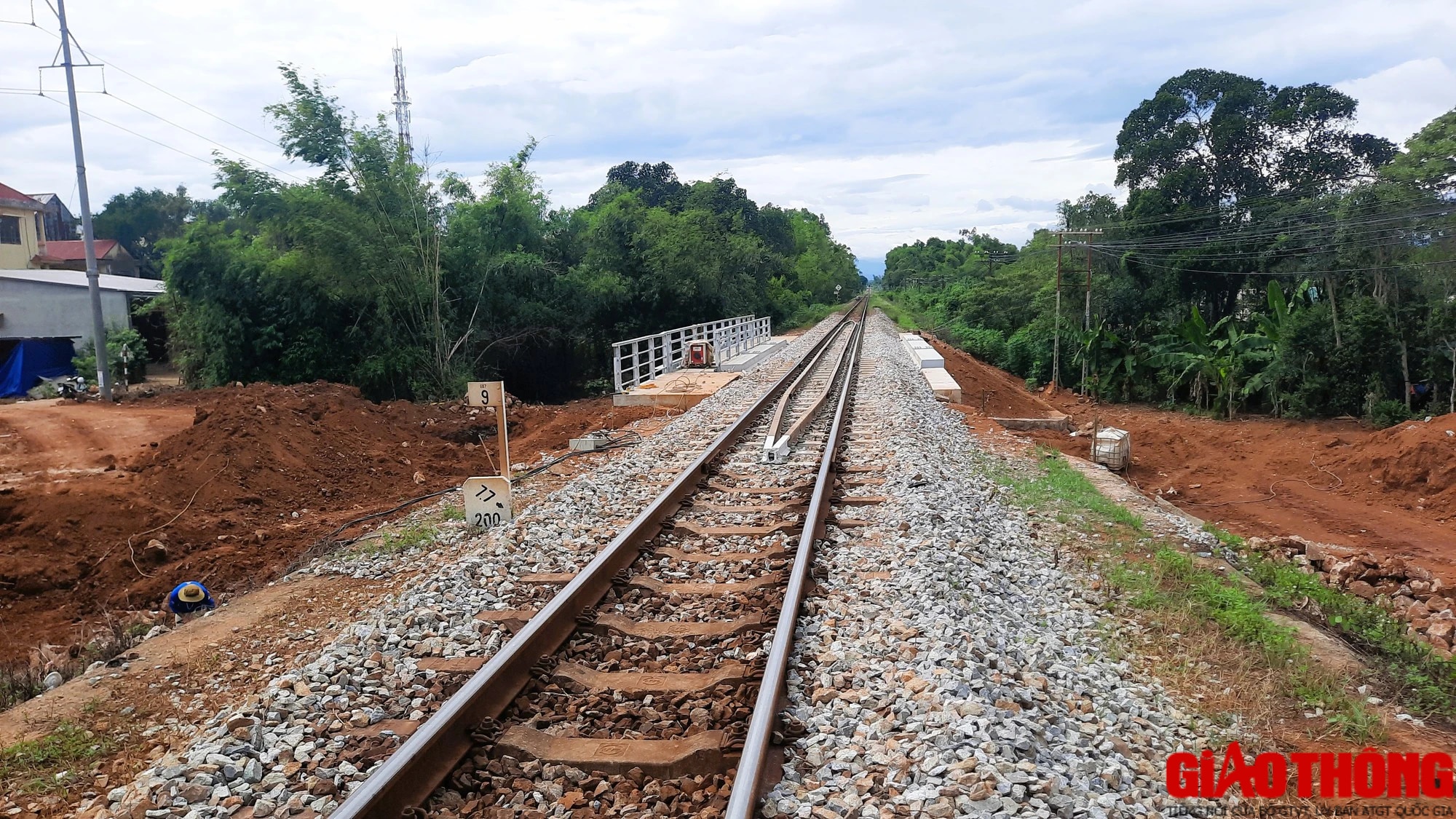 Bàn giao mặt bằng sạch hạng mục cầu chui đường sắt ở Quảng Trị trước ngày 15/9 - Ảnh 9.