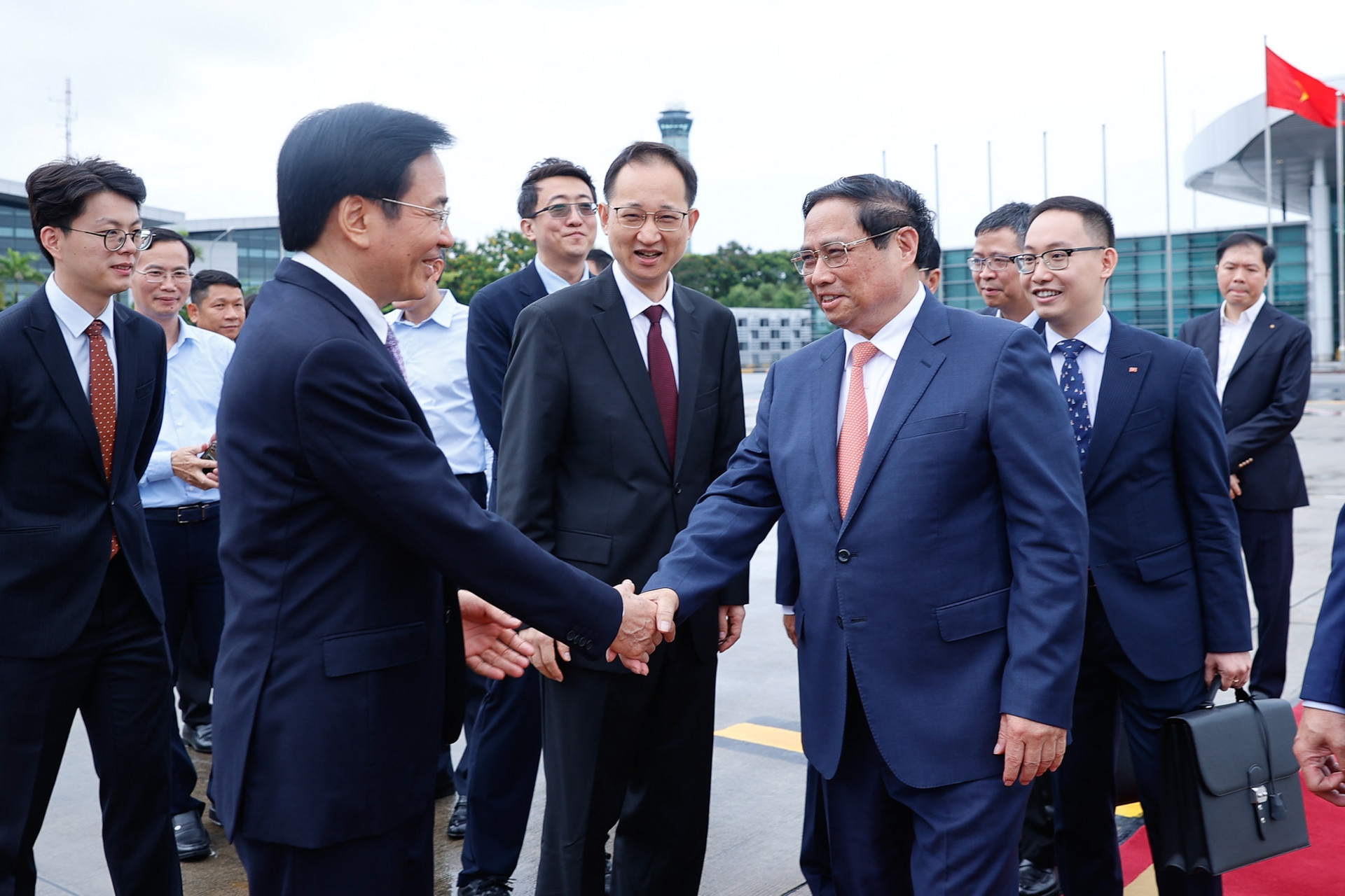 Thủ tướng Phạm Minh Chính lên đường dự Hội nghị của Diễn đàn Kinh tế thế giới và làm việc tại Trung Quốc- Ảnh 2.