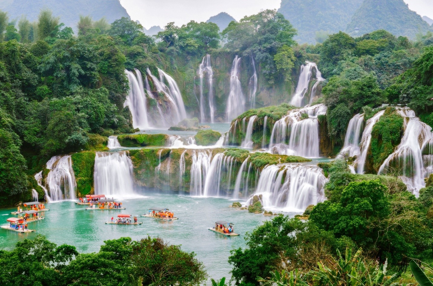 Thác nước đẹp mê hồn ở Cao Bằng, nước đổ từ độ cao hơn 60m, màu cầu vồng tỏa hào quang rừng nguyên sinh- Ảnh 2.