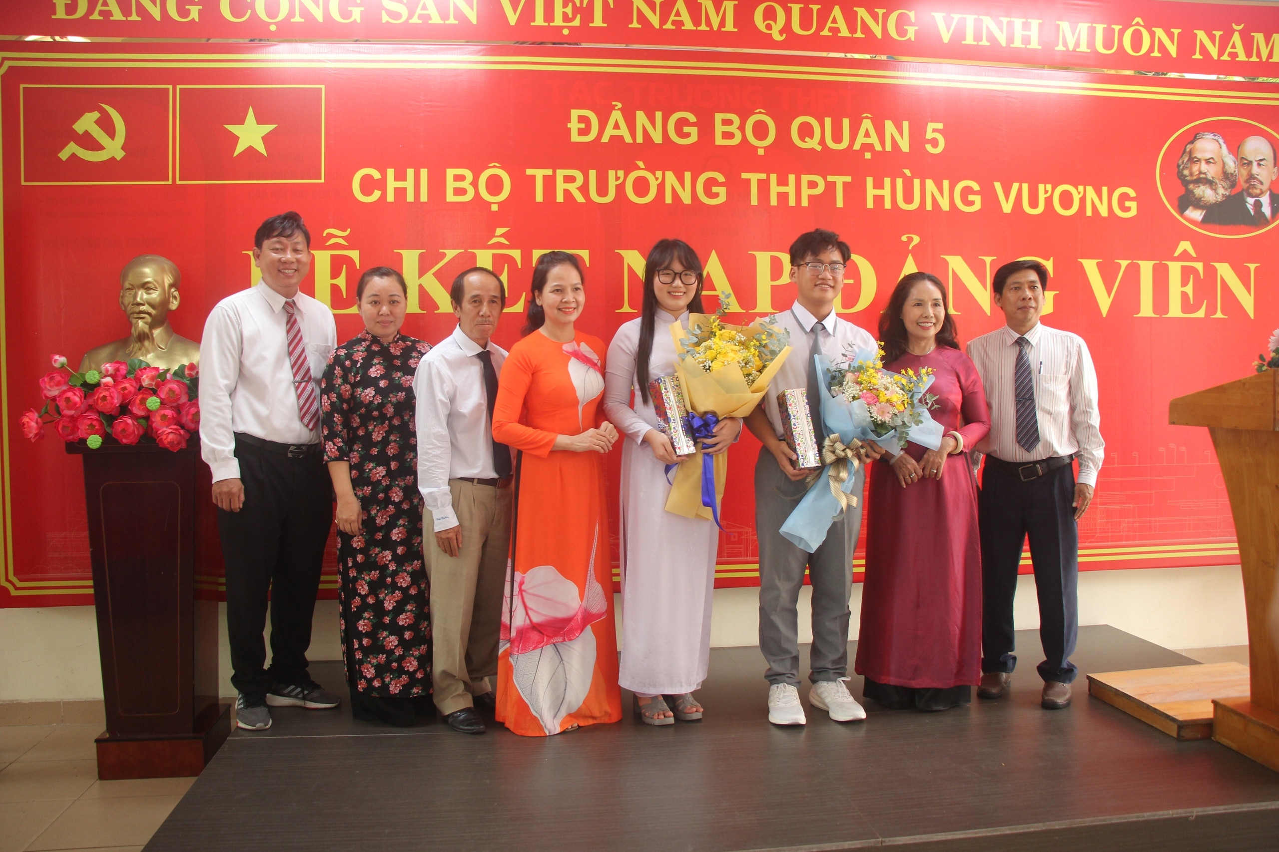 Trước kỳ thi tốt nghiệp THPT: 4 học sinh TP HCM được kết nạp Đảng- Ảnh 3.
