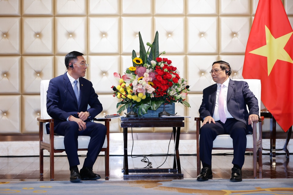 Thủ tướng Phạm Minh Chính cho rằng trên nền tảng quan hệ chính trị rất tốt đẹp, Việt Nam và Trung Quốc cần đẩy mạnh hơn nữa hợp tác, kết nối hai nền kinh tế, trong đó có lĩnh vực đường sắt... - Ảnh: Báo Chính phủ