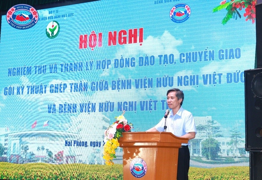 PGS.TS Nguyễn Mạnh Khánh – Phó Giám đốc Bệnh viện Hữu nghị Việt Đức phát biểu kết luận nghiệm thu Hợp đồng Đào tạo, chuyển giao gói kỹ thuật Ghép thận trong khuôn khổ Hội nghị