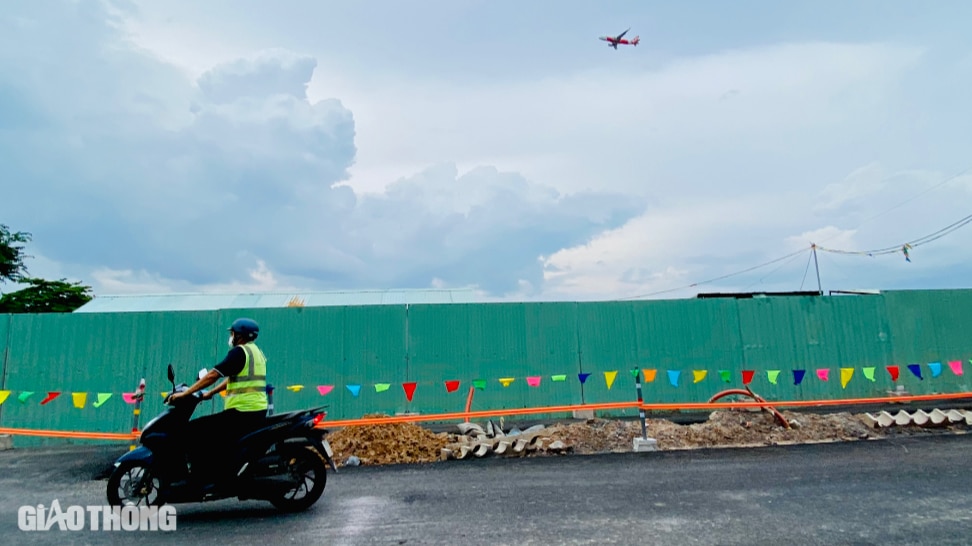 Người đi đường ngỡ ngàng khi thấy rõ máy bay cất cánh từ Tân Sơn Nhất- Ảnh 7.