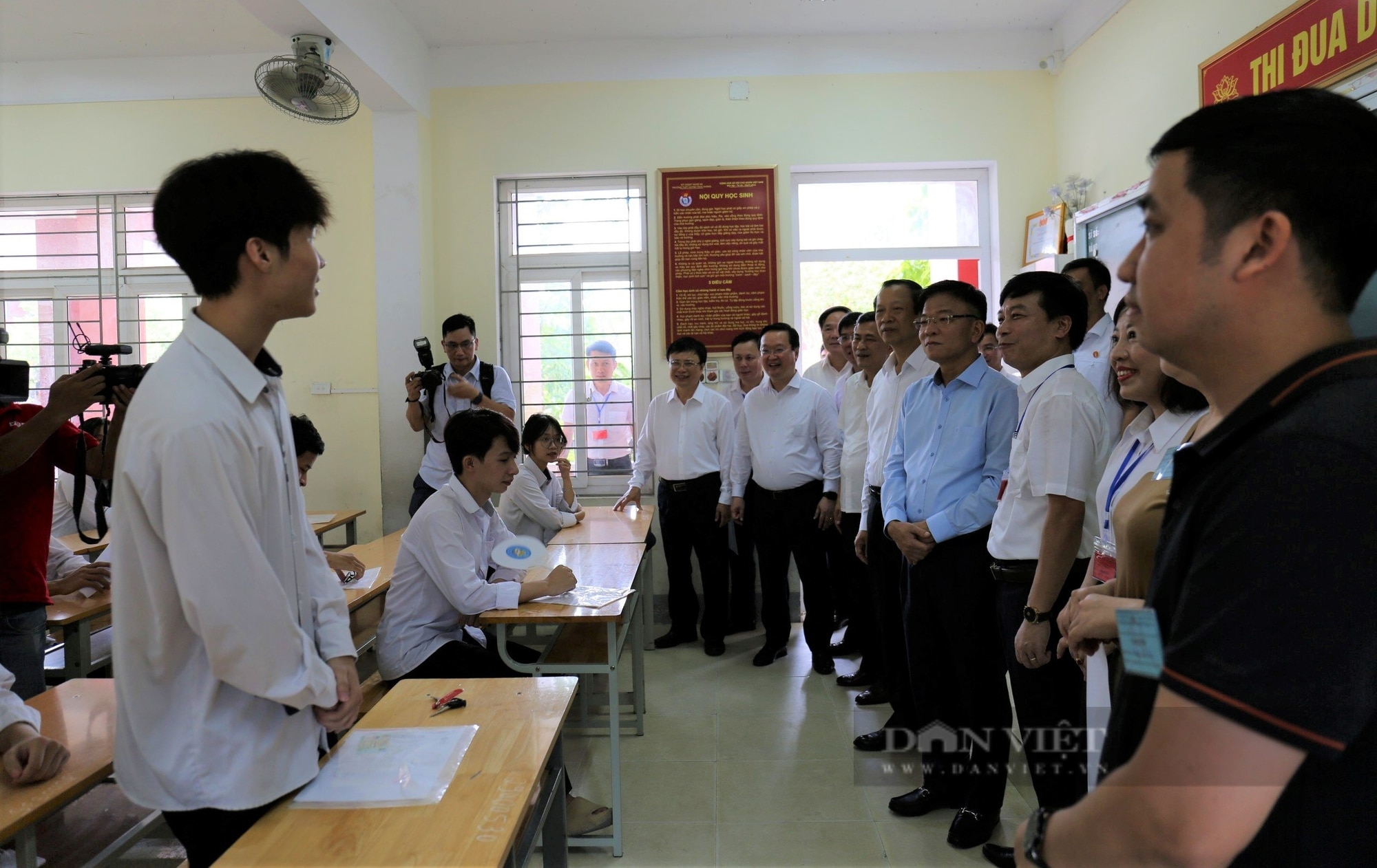 Phó Thủ tướng Lê Thành Long chúc Nghệ An có một kỳ thi tốt nghiệp THPT an toàn, hiệu quả, đúng quy chế- Ảnh 2.