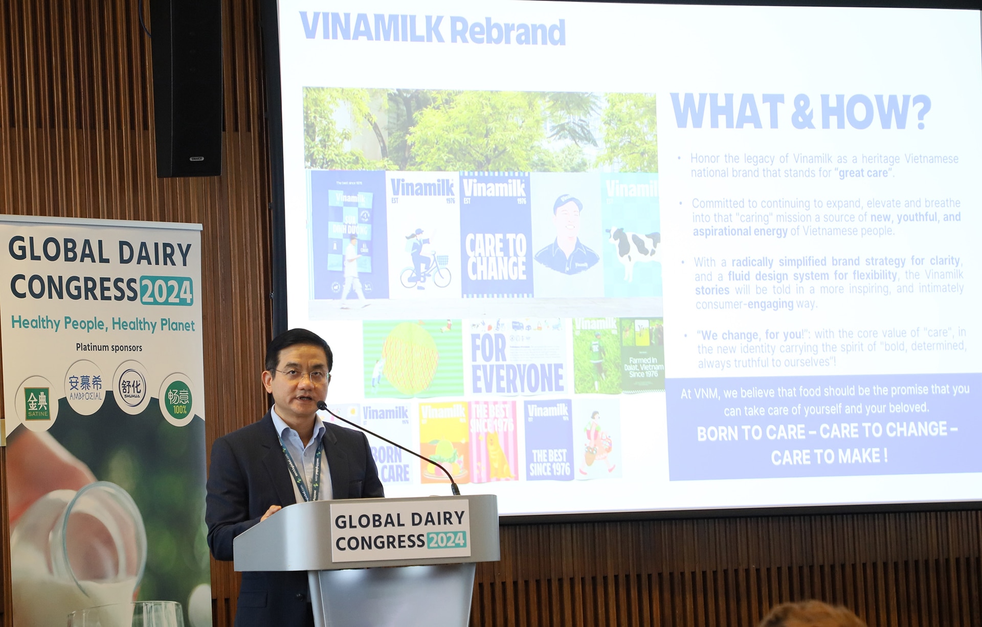 Ông Nguyễn Quang Trí, Giám đốc điều hành Marketing Vinamilk, trình bày bài tham luận về chiến lược đổi mới và phát triển bền vững của Vinamilk, với thông điệp 
