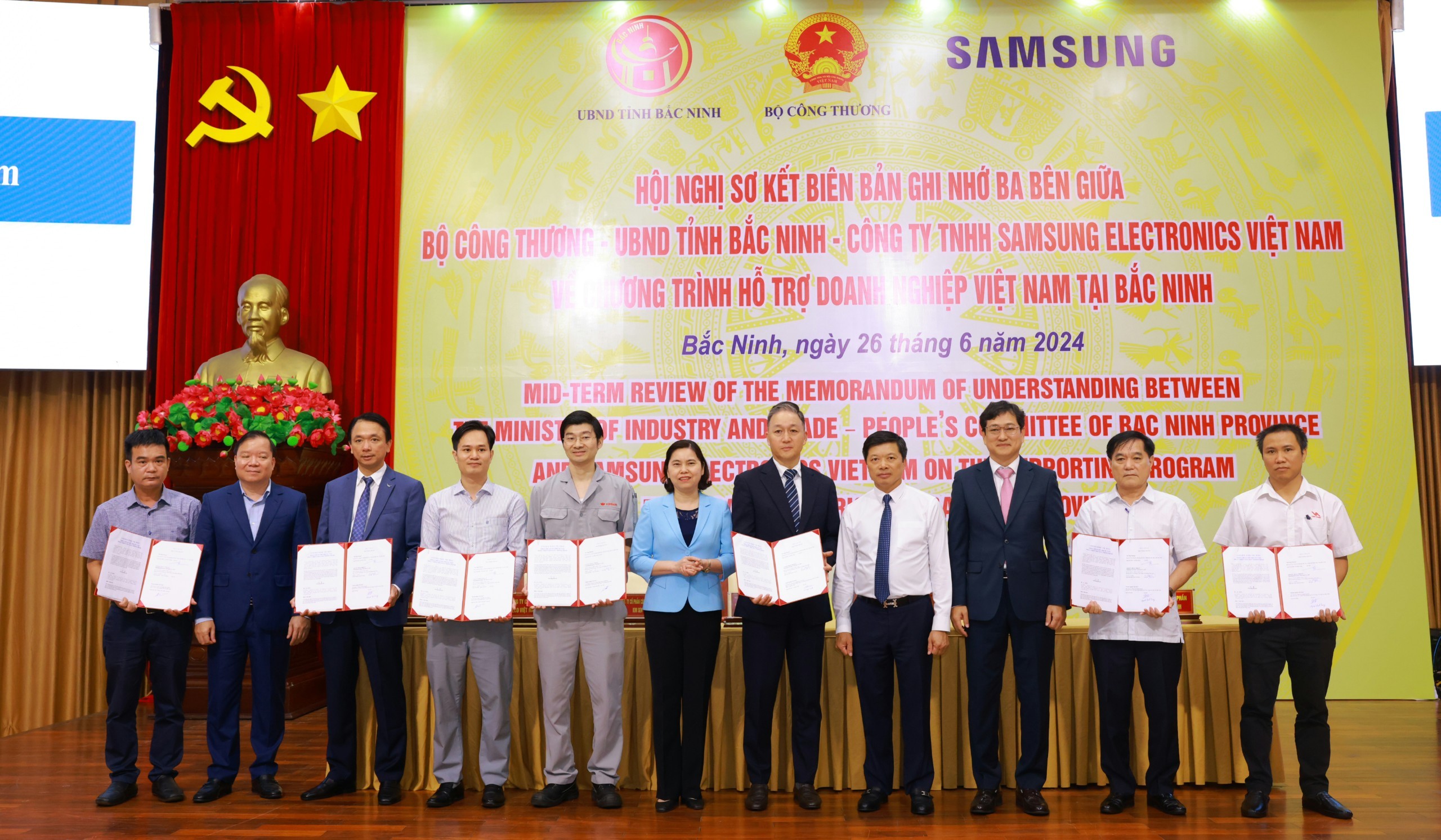 Bộ Công Thương, Samsung Việt Nam và các doanh nghiệp ký kết thỏa thuận hỗ trợ tư vấn cho các doanh nghiệp tại Bắc Ninh tham gia dự án phát triển nhà máy thông minh năm 2024