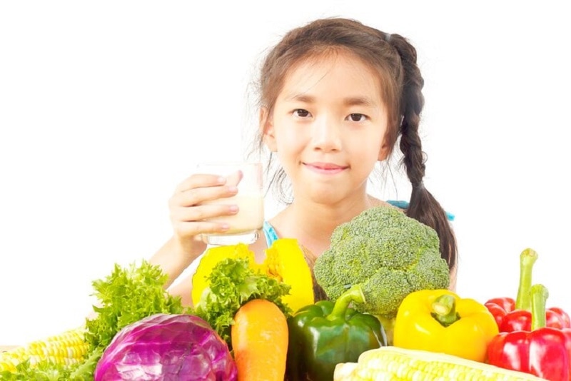Xây dựng chế độ ăn lành mạnh giúp trẻ kiểm soát tốt trọng lượng cơ thể