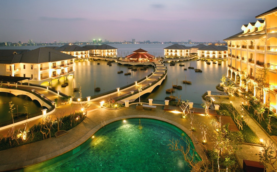 Khách sạn 5 sao InterContinental Hồ Tây một trong những điểm lưu trú độc đáo của du lịch Hà Nội