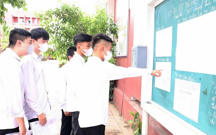 Phó Thủ tướng Lê Thành Long kiểm tra công tác chuẩn bị Kỳ thi tốt nghiệp THPT năm 2024 tại Nghệ An ảnh 2