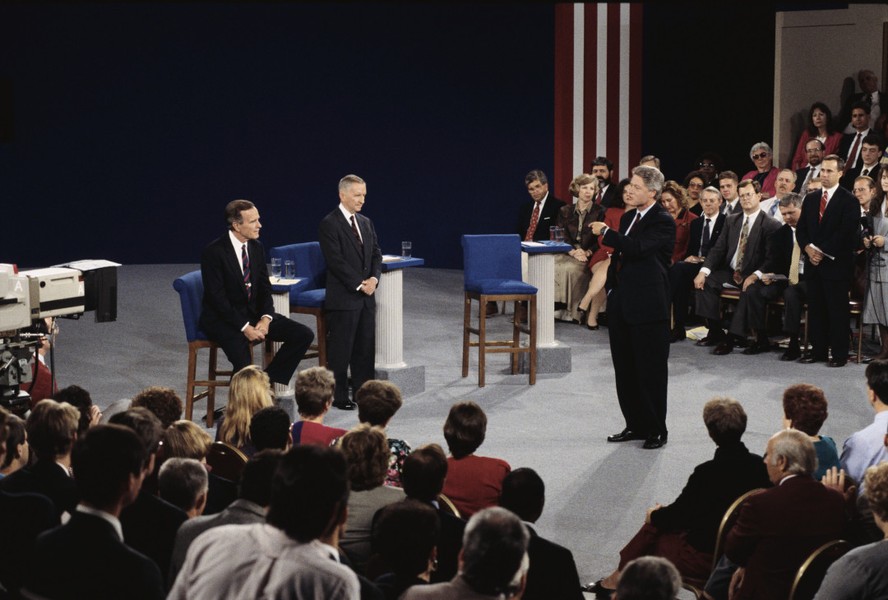 Nhìn lại những cuộc tranh luận Tổng thống đáng nhớ nhất trong lịch sử Mỹ- Ảnh 12.