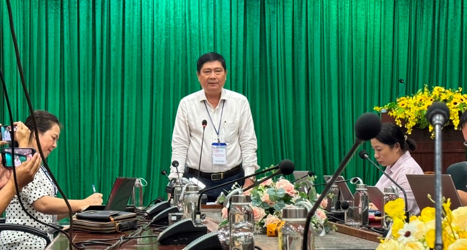 ông Phạm Đăng Khoa, Giám đốc Sở Giáo dục và Đào tạo  Đắk Lắk trả lời phóng viên báo chí tại buổi họp báo.