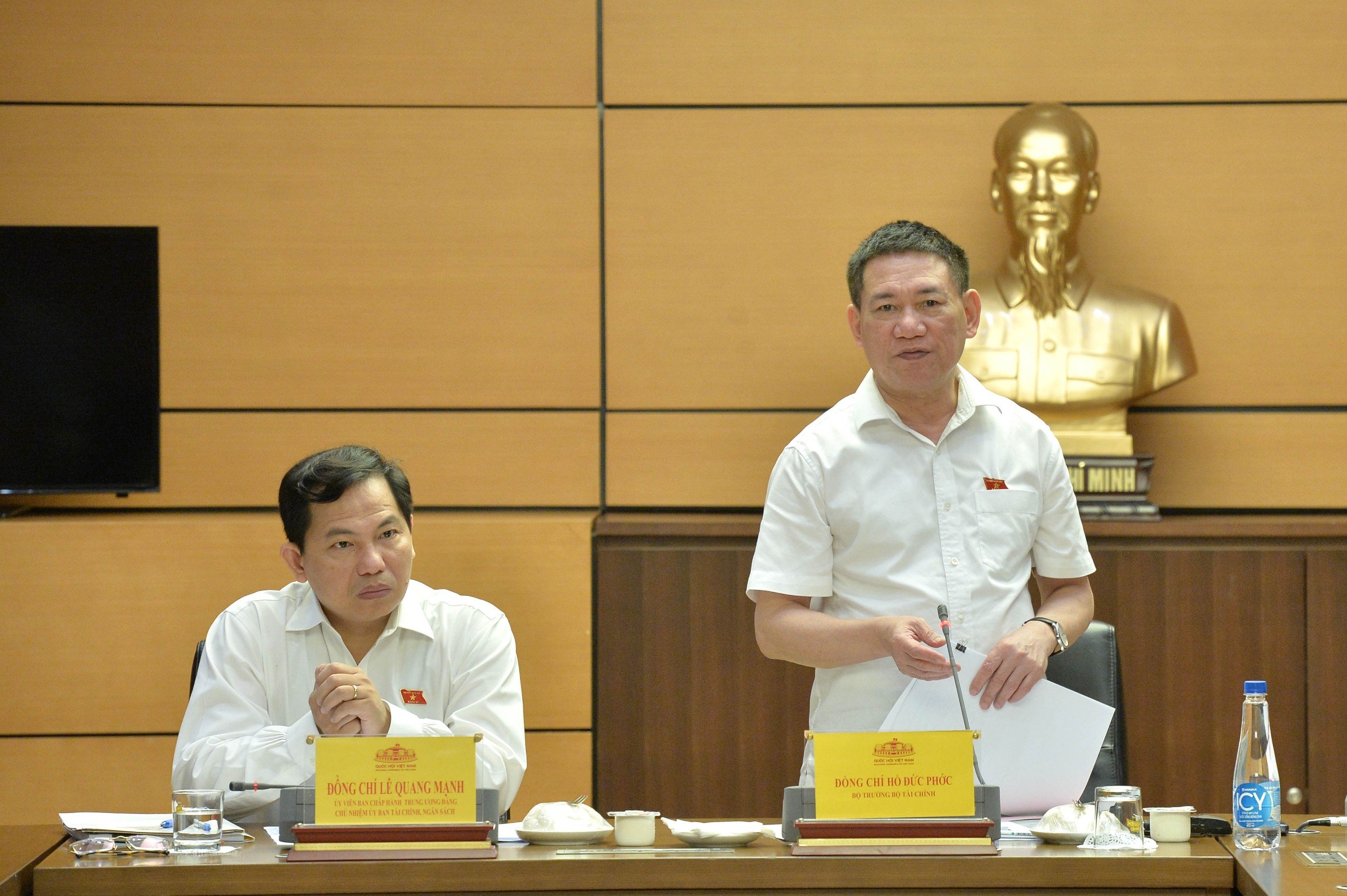 Bộ trưởng Bộ Tài chính Hồ Đức Phớc phát biểu tại phiên họp - Ảnh: Hồ Long