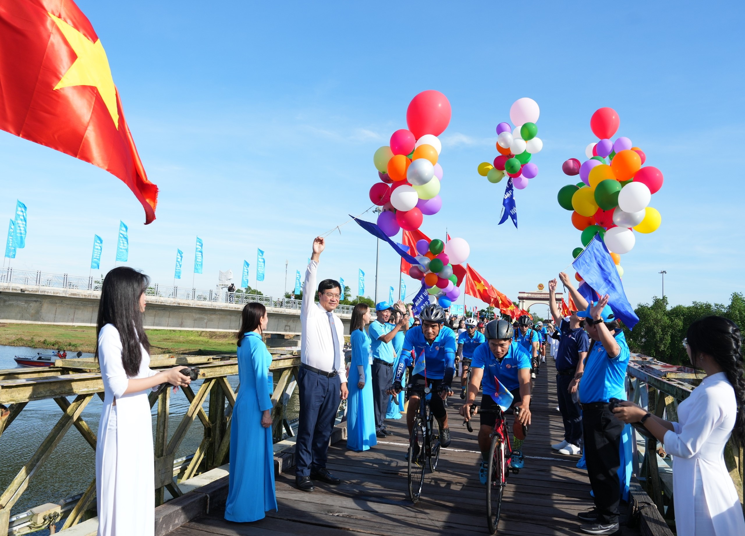600 vận động viên tham gia Ngày hội “Đạp xe vì hòa bình” ở Quảng Trị- Ảnh 2.
