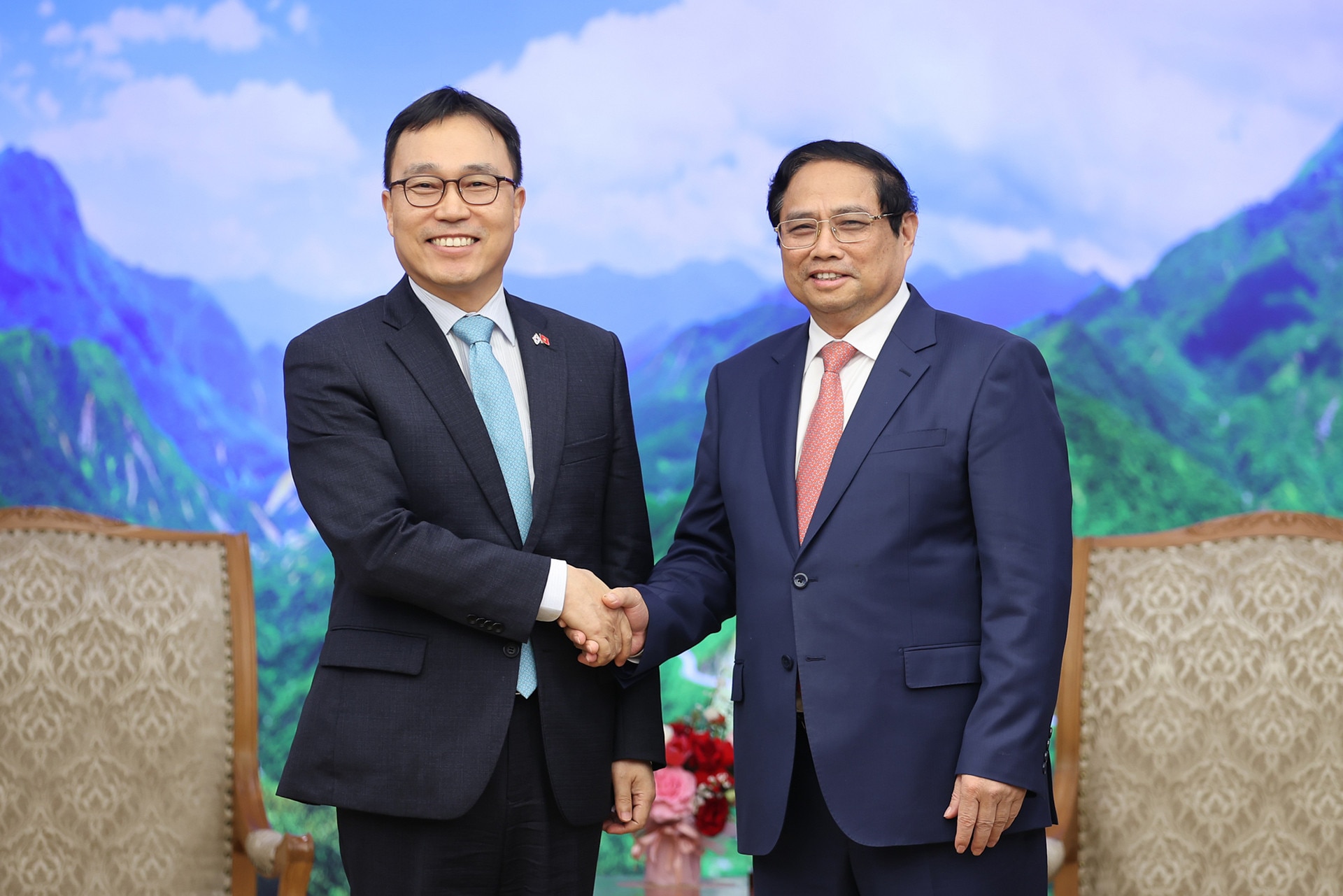 Thủ tướng khuyến khích doanh nghiệp Hàn Quốc đầu tư bán dẫn, AI tại Việt Nam