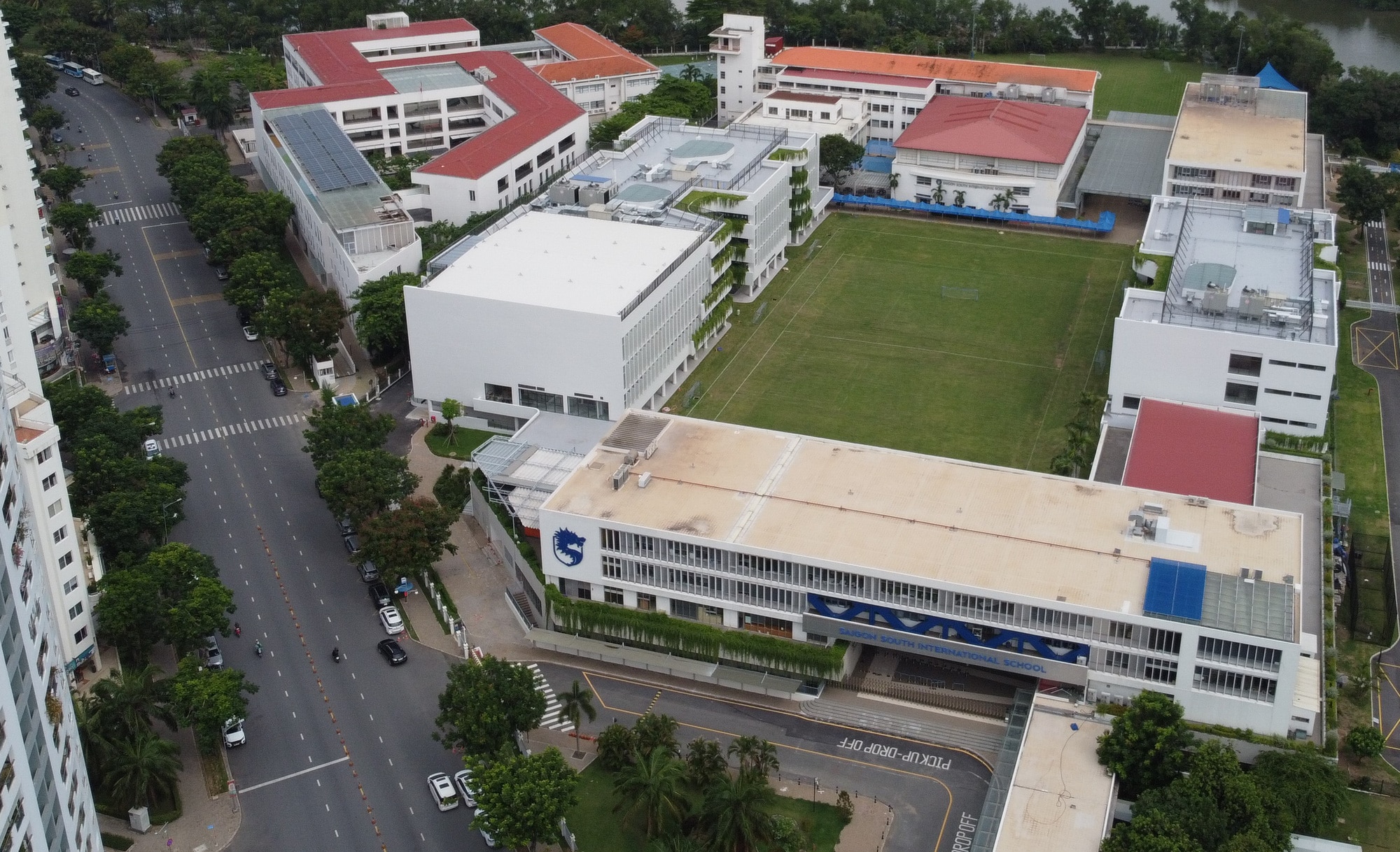 Trường quốc tế Nam Sài Gòn có khối nhà A3, A6 với tổng diện tích gần 10.000m² được Công ty Phú Mỹ Hưng xây không phép - Ảnh: MINH HÒA