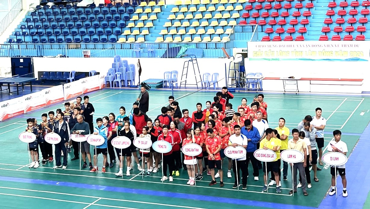 185 vận động viên tranh tài tại giải Cầu lông Lâm Đồng 2024 - Ảnh 1.