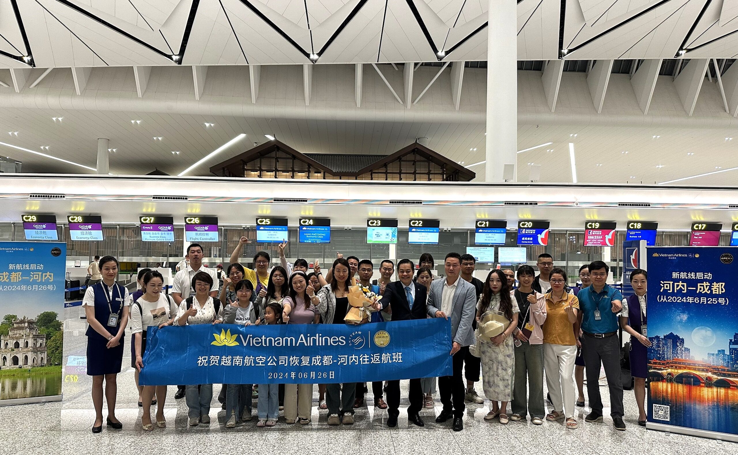Vietnam Airlines khai trương đường bay thẳng Hà Nội - Thành Đô 