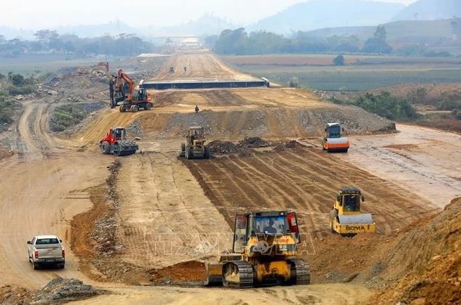 Thi công đoạn Mai Sơn - Quốc lộ 45, dự án cao tốc Bắc - Nam. Ảnh tư liệu: Huy Hùng/TTXVN.
