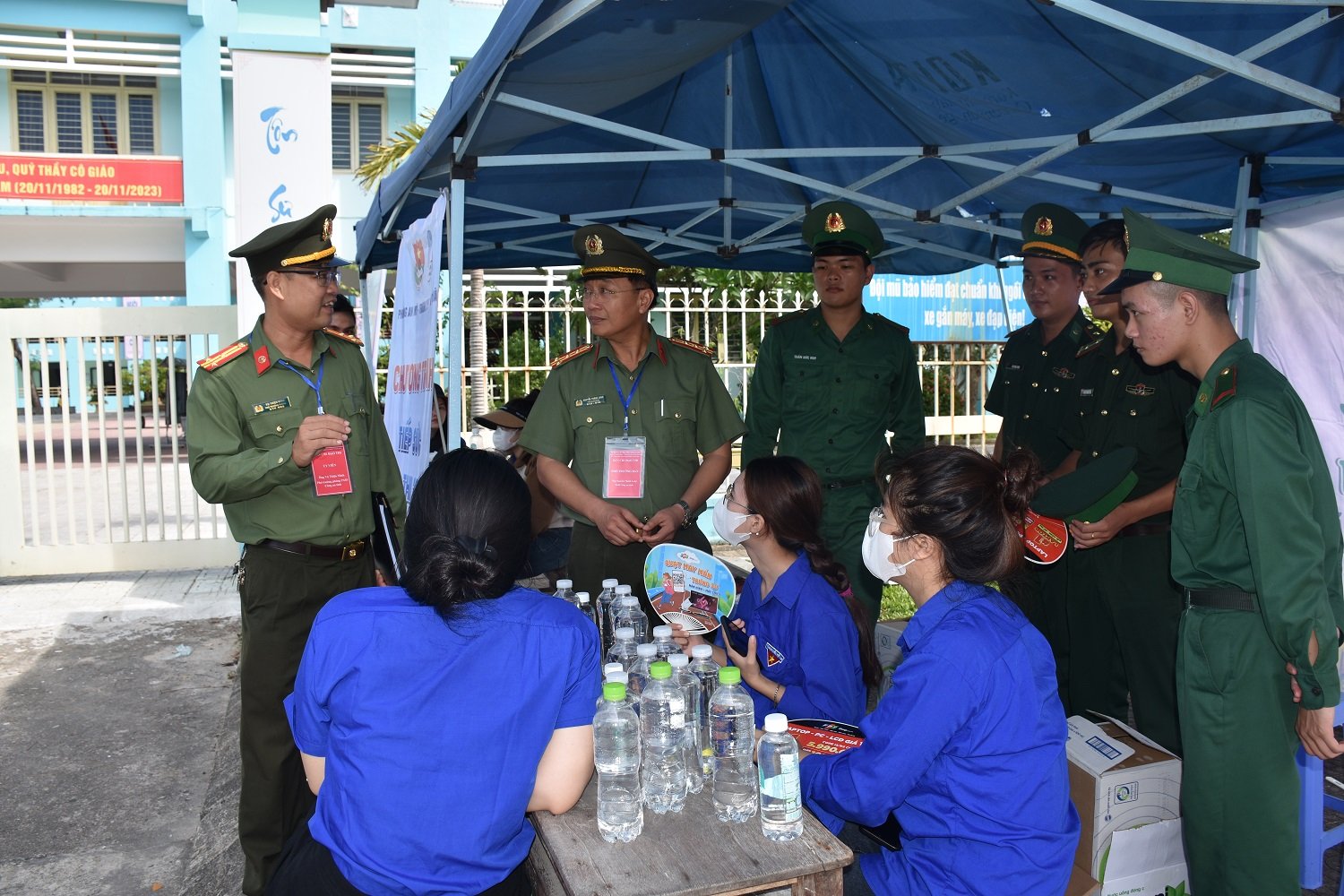600 lượt cán bộ, chiến sĩ và xe đặc chủng ở Quảng Nam tham gia đảm bảo kỳ thi tốt nghiệp- Ảnh 7.