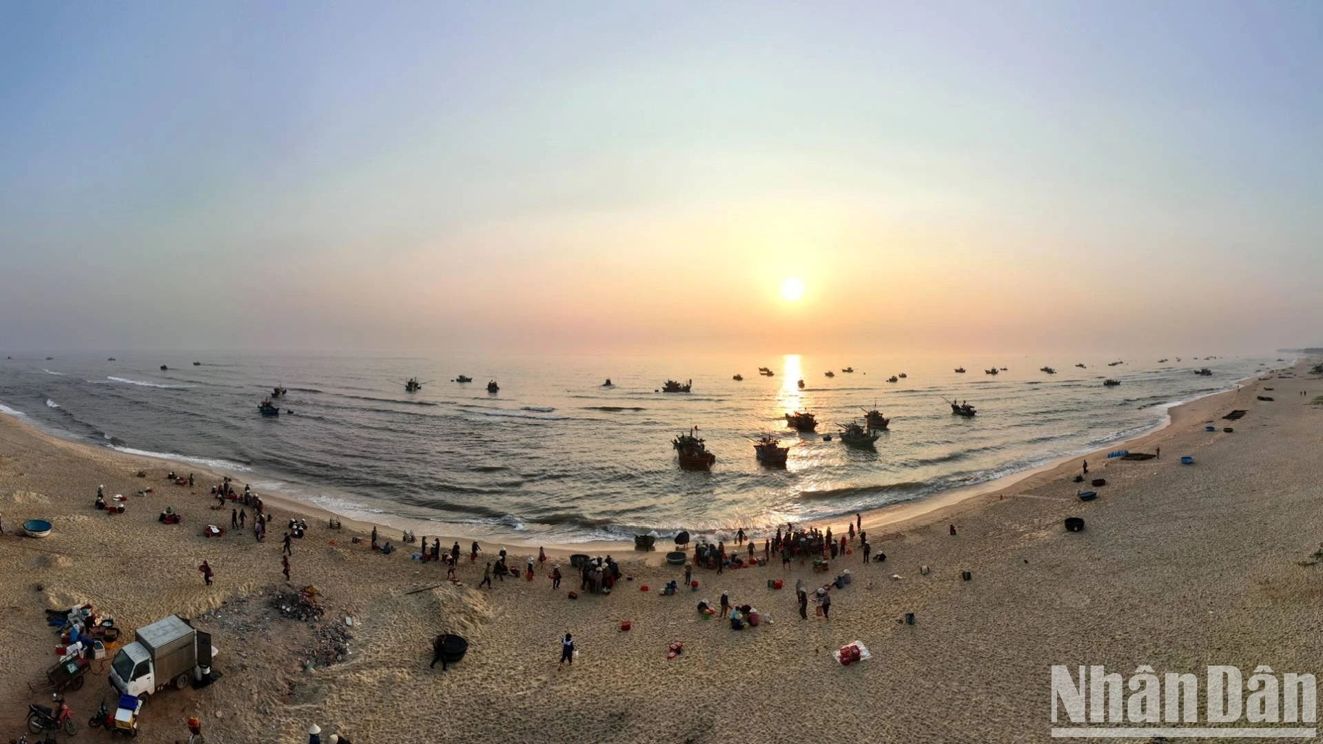 Фото] Рассвет на личном рынке Нхан Трач - Vietnam.vn