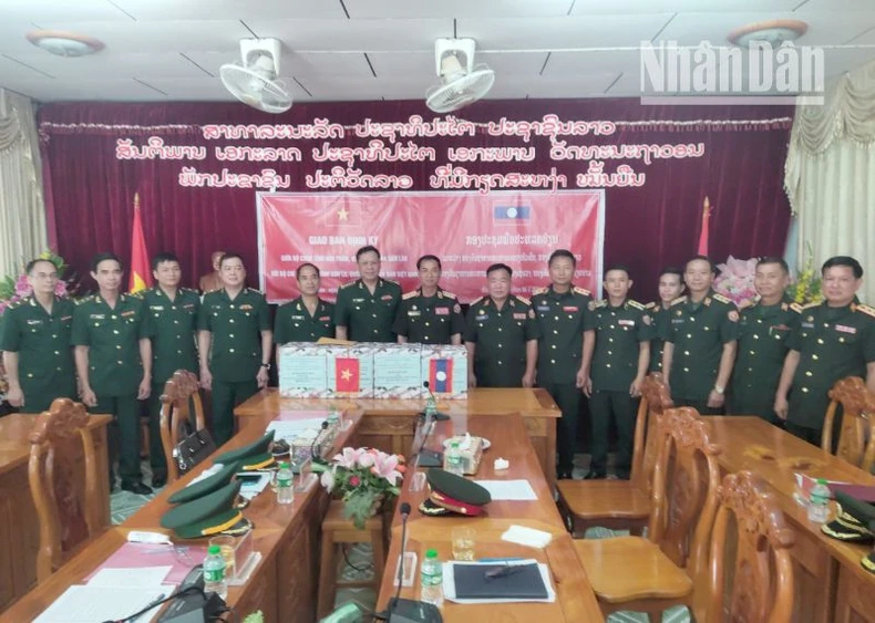 Bộ Chỉ huy Bộ đội Biên phòng Sơn La hội đàm với Bộ Chỉ huy Quân sự tỉnh Hủa Phăn ảnh 1