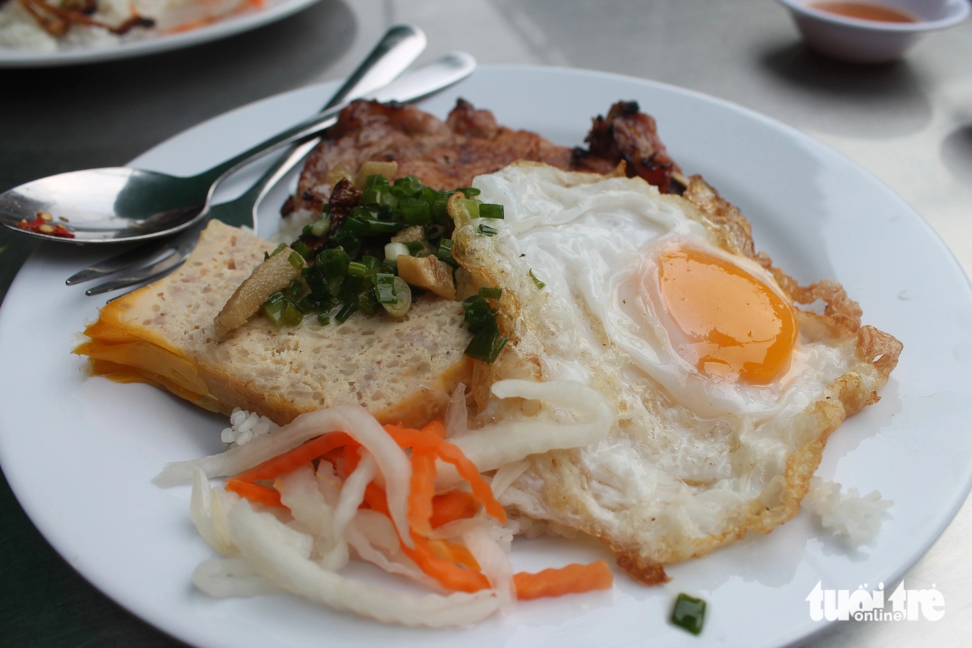 Riêng món cơm tấm sườn tuy xếp không cao trong 100 món điểm tâm ngon nhất thế giới nhưng vẫn là món cơm ngon nhất nhì Việt Nam - Ảnh: Tô Cường