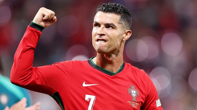 Bỏ lỡ nhiều cơ hội, Ronaldo vẫn kịp lập 2 kỷ lục EURO ảnh 1