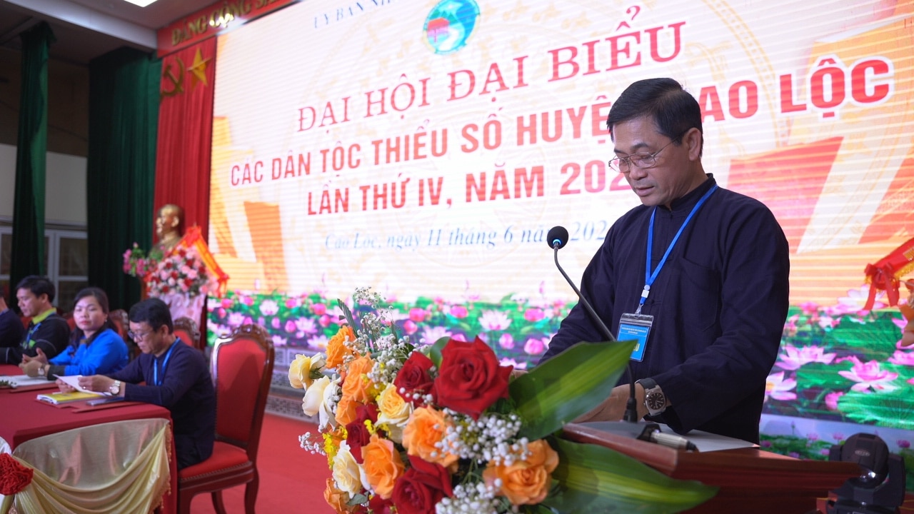 Ông Vi Minh Tú, Trưởng Ban Dân tộc tỉnh Lạng Sơn phát biểu tại Đại hội