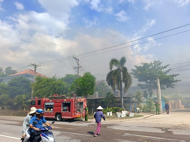 Cháy lớn tại nhà xưởng ở Bình Định, thiệt hại khoảng 20 tỉ đồng