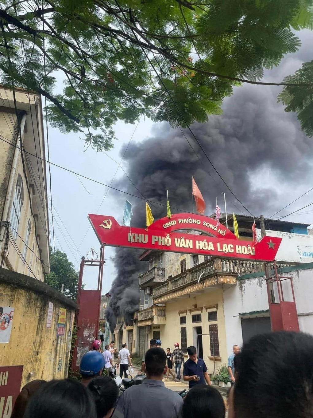 Cháy tại Bắc Ninh, khói bốc cao hàng chục mét - 1