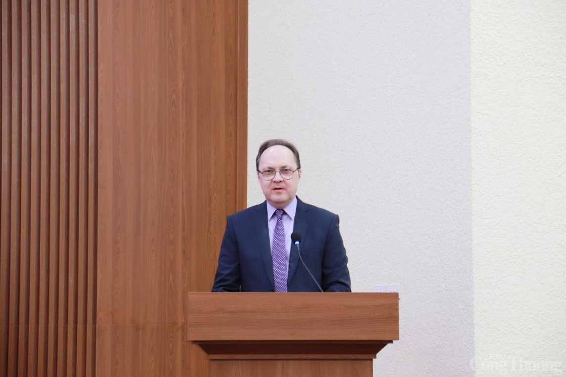 Đại sứ Nga tại Việt Nam Gennady Bezdetko