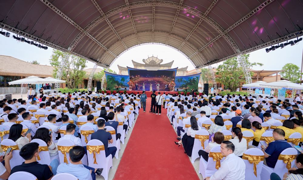 Chiều ngày 30.6, Tập đoàn Sun Group đã chính thức đưa Công viên nước Sầm Sơn (thuộc tổ hợp vui chơi giải trí Sun World Sam Son tại Thanh Hóa) đi vào vận hành đón khách. Ảnh: Minh Hoàng