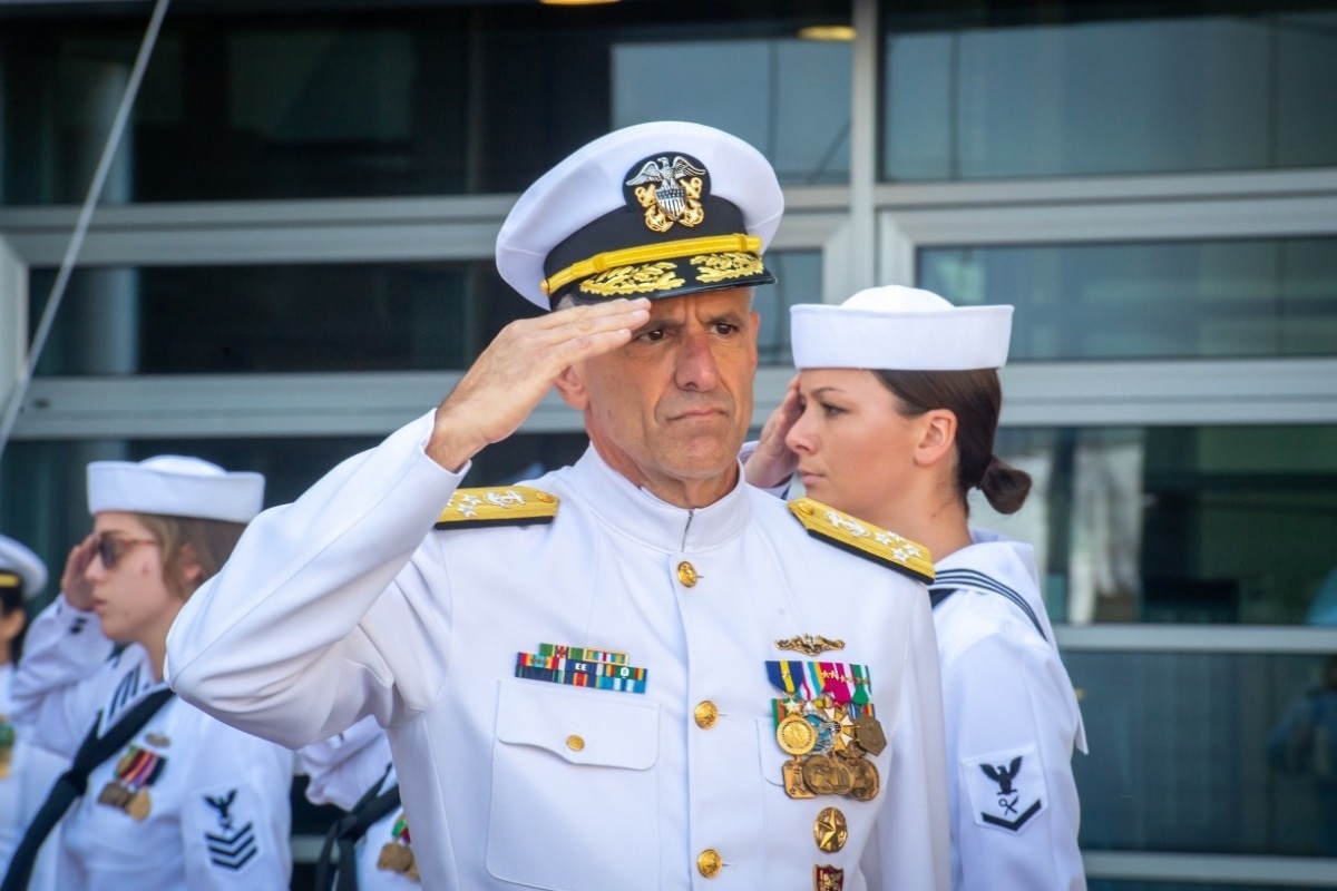 Cựu đô đốc Hải quân Mỹ bị bắt vì nhận hối lộ- Ảnh 1.