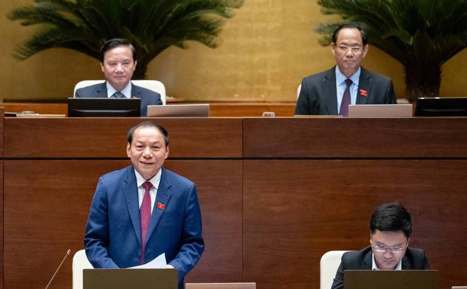 Bộ trưởng Bộ VH-TT&DL Nguyễn Văn Hùng trả lời chất vấn