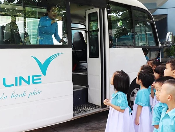 UBND TP Đà Nẵng yêu cầu rà soát các trường học có sử dụng xe ô tô hợp đồng đưa, đón học sinh.