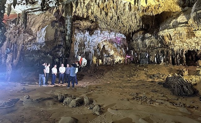 Du lịch hang động xứ Thanh ngày càng hấp dẫn du khách - Ảnh 1.