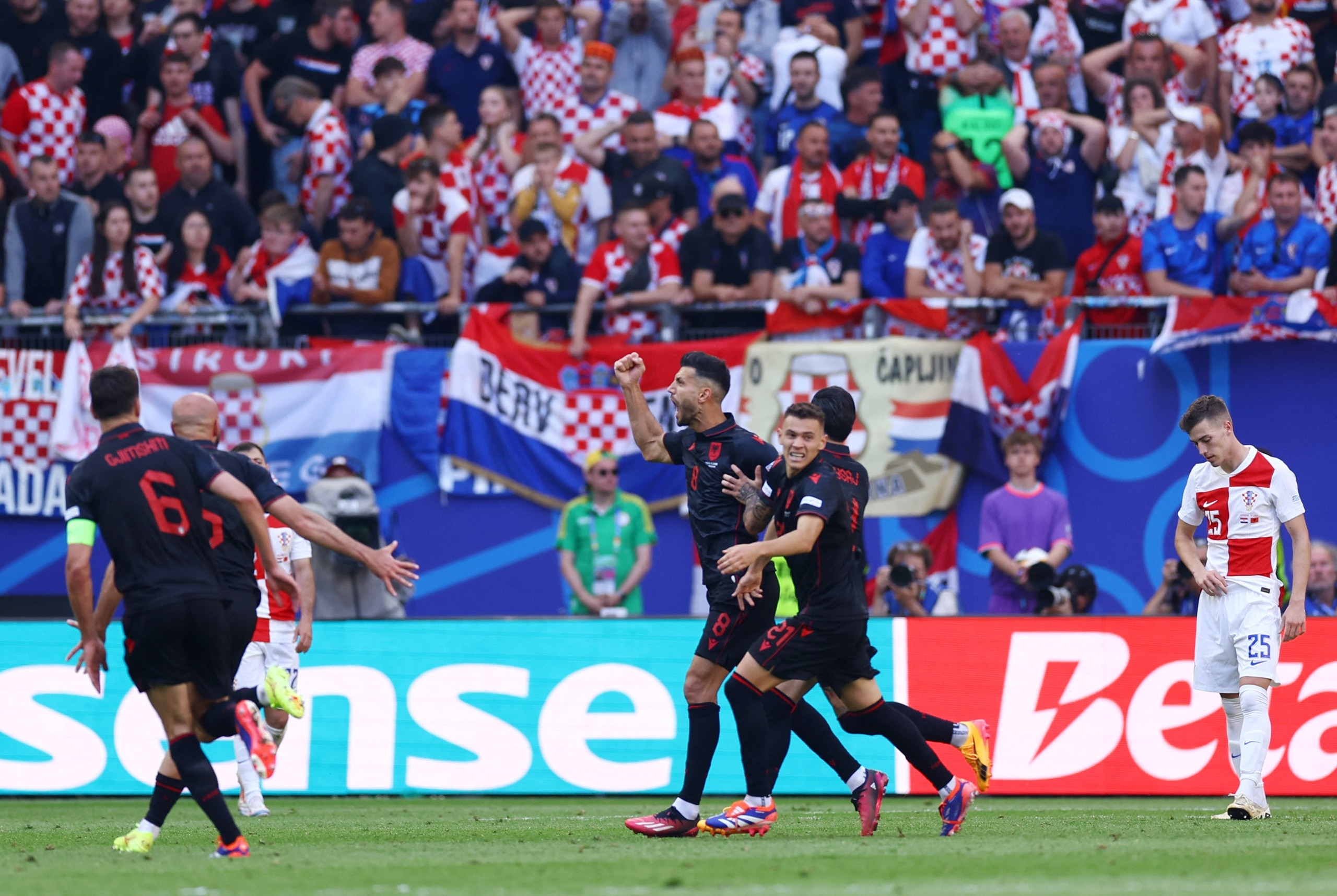 Euro 2024: Ngược dòng bất thành, Croatia bị Albania chia điểm phút bù giờ- Ảnh 4.