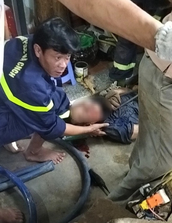 Hiện trường vụ giải cứu nạn nhân bị thương ở dưới giếng sâu - Ảnh: Công an cung cấp