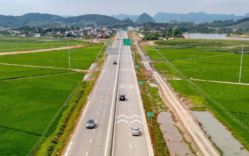 Một đoạn cao tốc Bắc - Nam, đoạn Vĩnh Hảo - Phan Thiết.