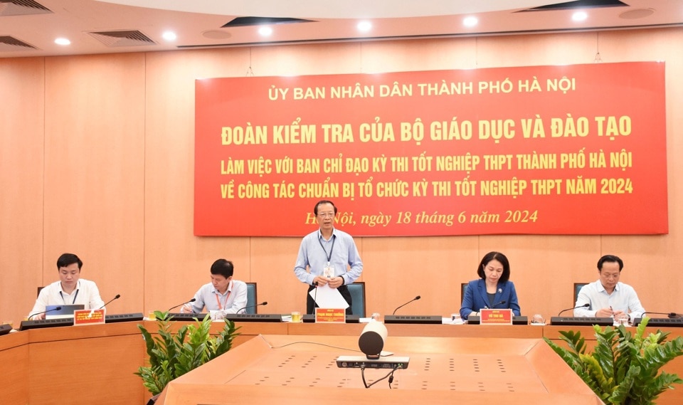 Thứ trưởng Phạm Ngọc Thưởng, Trưởng BCĐ quốc gia kỳ thi tốt nghiệp THPT phát biểu tại buổi làm việc với BCĐ thi tốt nghiệp THPT TP Hà Nội.