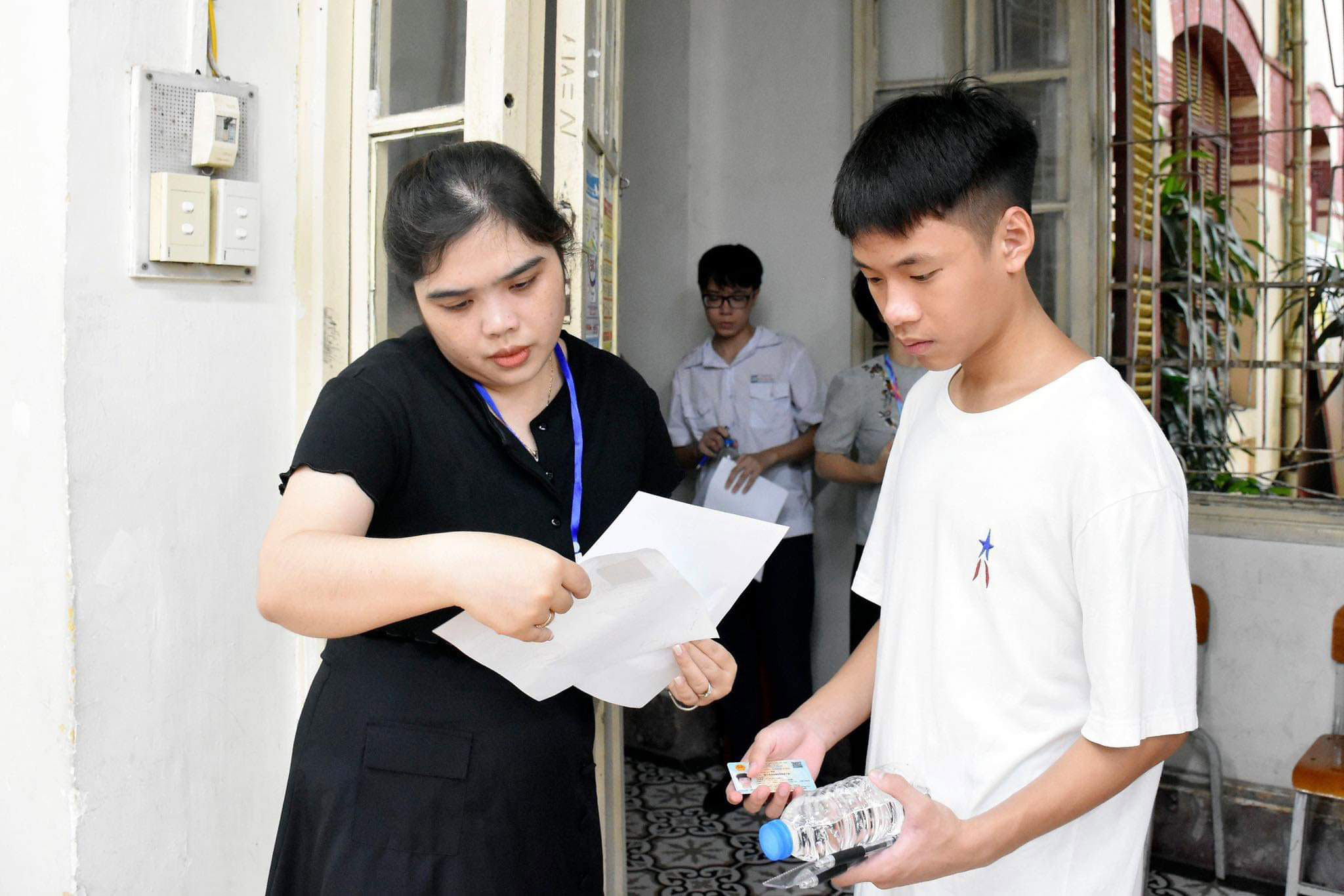 Thí sinh dự kỳ thi tuyển sinh lớp 10 tại Hà Nội