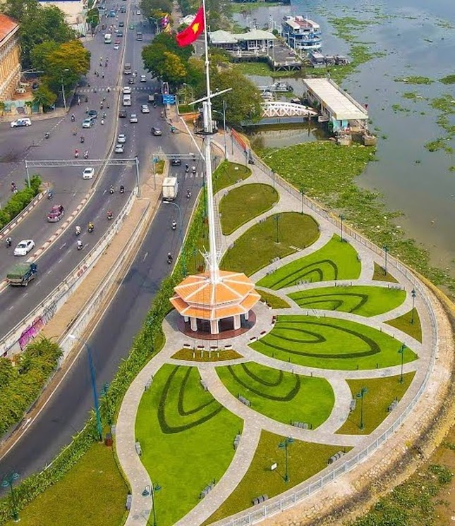 Hai bờ sông Sài Gòn trung tâm TPHCM có thêm các bến thuỷ nội địa ảnh 1