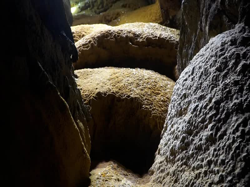 Hiệp hội Hang động Hoàng gia Anh hỗ trợ thám hiểm khảo sát hang động Vân Tiên ở Quảng Trị - Ảnh 1.