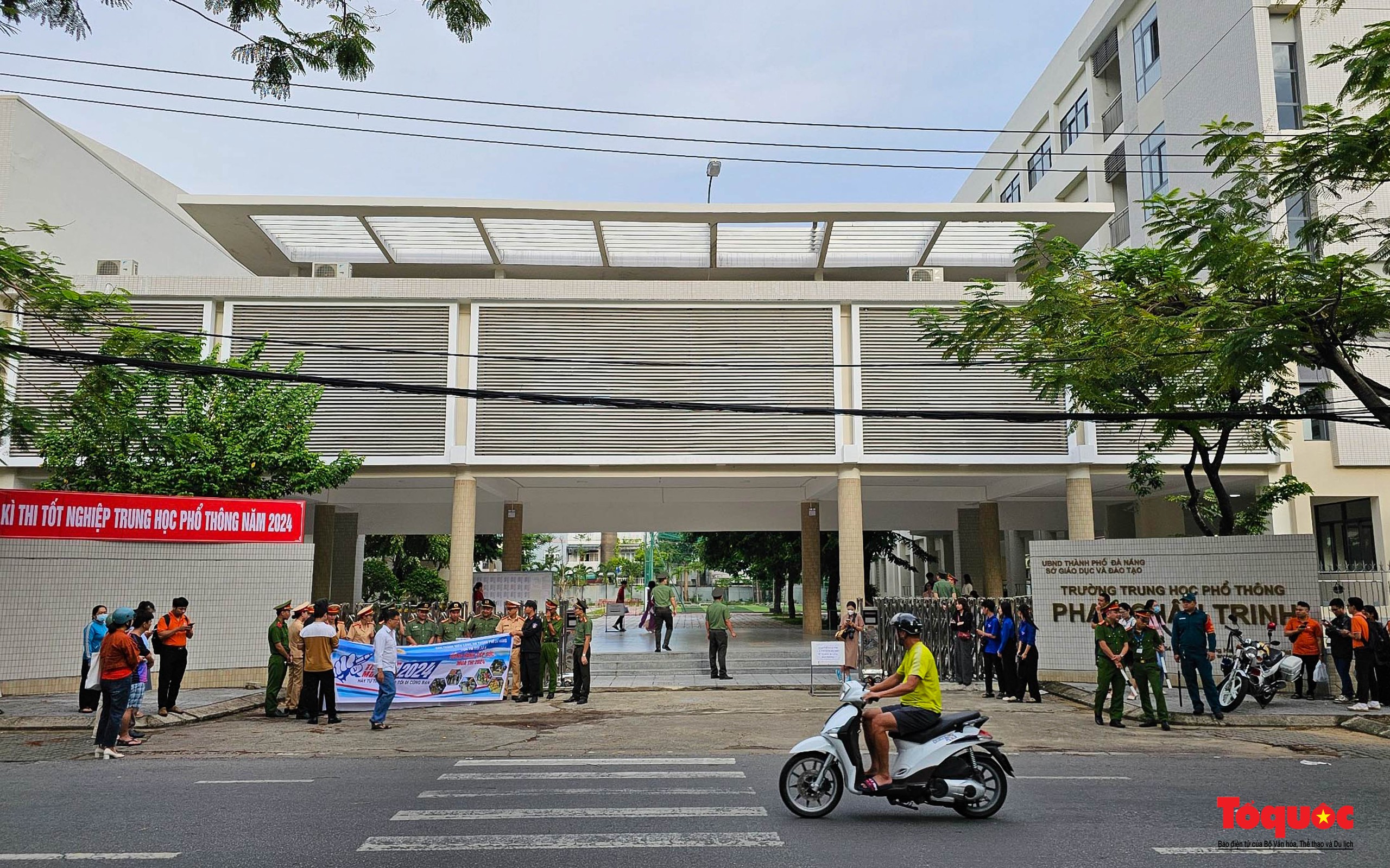 Hơn 13.000 thí sinh ở Đà Nẵng bước vào kỳ thi tốt nghiệp THPT 2024 - Ảnh 1.
