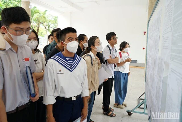 Hơn 13.500 thí sinh tại Đà Nẵng đến điểm thi làm thủ tục, học quy chế thi ảnh 1