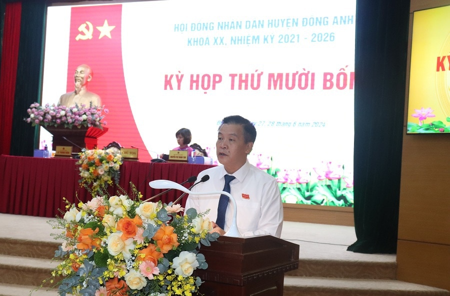 Bí thư Huyện ủy - Chủ tịch HĐND huyện Đông Anh Lê Trung Kiên phát biểu khai mạc kỳ họp.